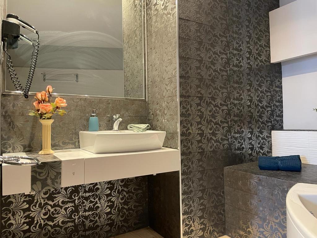 By La Rambla Rooms Barcelona Bagian luar foto